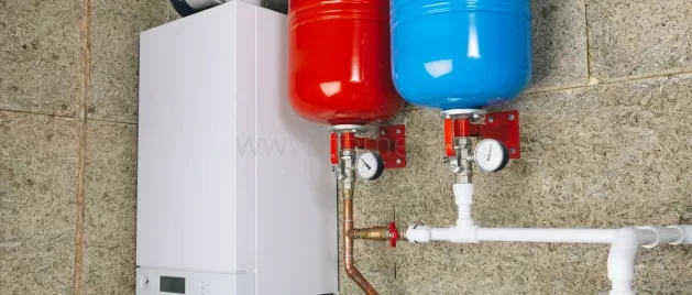 Jak działa automatyczna regulacja temperatury w instalacji z pompą?